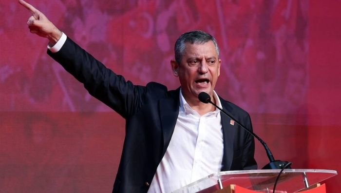 Özgür Özel’den Erdoğan ve Trump’a sert sözler: ‘Türkiye’nin çıkarı sıfır’ YENİ Parti Genel Başkanı Özgür Özel, Cumhurbaşkanı Recep Tayyip Erdoğan’ın